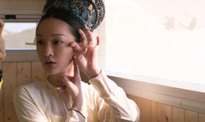 依然是娇俏的周公子！周迅《如懿传》定妆花絮照曝光