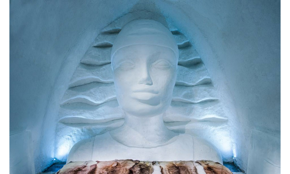 图为“冰女”套房，由来自瑞典的琳达•瓦格琳德（Linda Vagnelind）设计和建造。