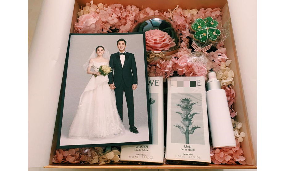 搜狐娱乐讯 6月25日，张若昀唐艺昕婚礼伴手礼曝光。