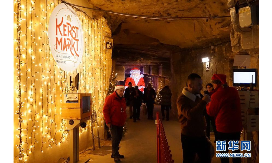 这是12月8日在荷兰法尔肯堡拍摄的地下圣诞市场入口。

　　在荷兰南部城镇法尔肯堡有一座名为“洞穴圣诞市场”的地下圣诞市场，每年吸引数十万游客来访。今年，该市场于11月15日开幕，将持续至12月29日。

　　新华社记者林立平摄