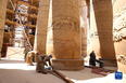 8月25日，工作人员在埃及卢克索的卡纳克神庙建筑群进行修复工作。<br/><br/>　　埃及对位于南部城市卢克索的卡纳克神庙等众多文物古迹开展修复保护工作。<br/><br/>　　新华社发（艾哈迈德·戈马摄）
