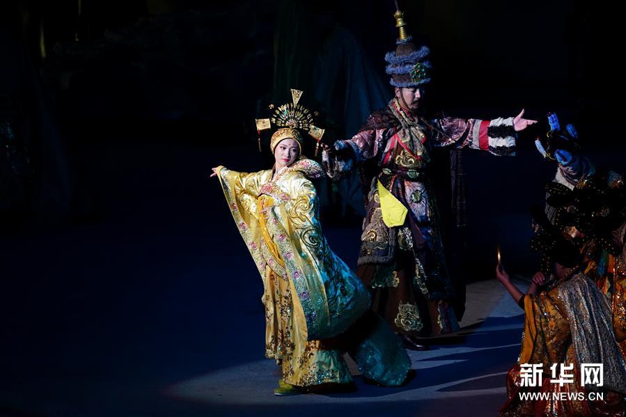这是大型实景剧《文成公主》演出现场（6月1日摄）。新华社记者 詹彦 摄