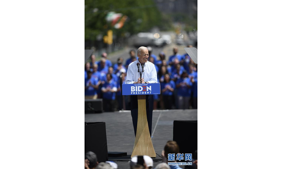 5月18日，美国前副总统、民主党人乔·拜登在美国宾夕法尼亚州费城举行的集会上发表演说。新华社记者 刘杰 摄