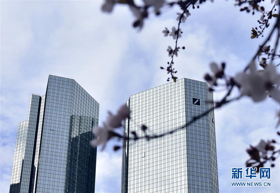 更好的城市，更好的生活。10月31日将迎来第六个“世界城市日”。“世界城市日”是中国政府在联合国推动设立的国际日。在中国倡议下，2013年第68届联合国大会通过决议，决定将每年的10月31日设为“世界城市日”。 从北京到纽约，从法兰克福到惠灵顿，从内罗毕到莫斯科……不断变幻的是城市的风貌，不变的是人们对美好生活的向往和追求。 这是2019年3月12日在德国法兰克福拍摄的鲜花掩映下的德意志银行总部大楼。 新华社记者 逯阳 摄