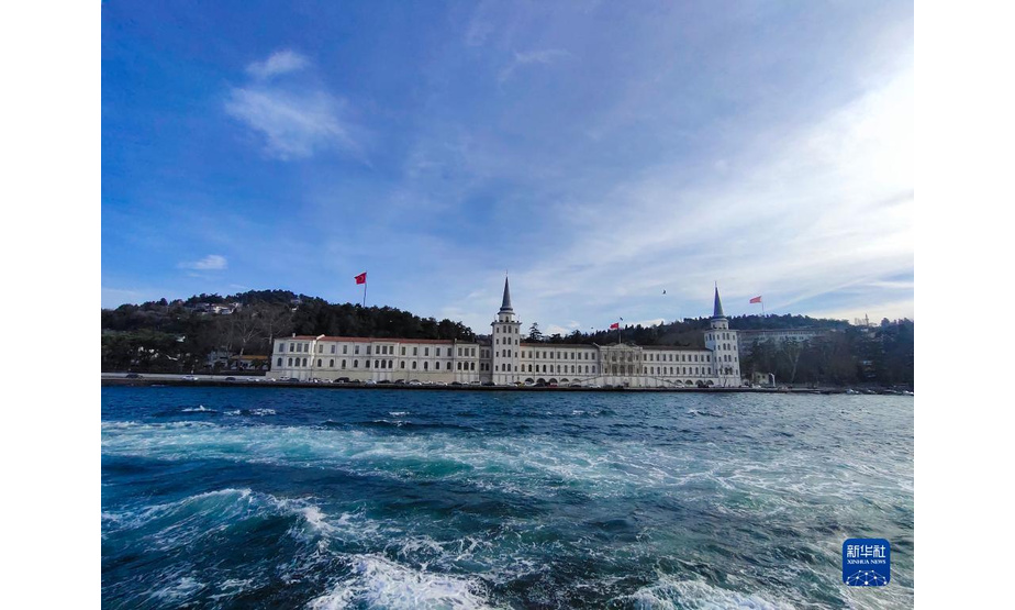 这是12月26日在土耳其伊斯坦布尔拍摄的博斯普鲁斯海峡风光（手机拍摄）。

　　新华社记者沙达提摄