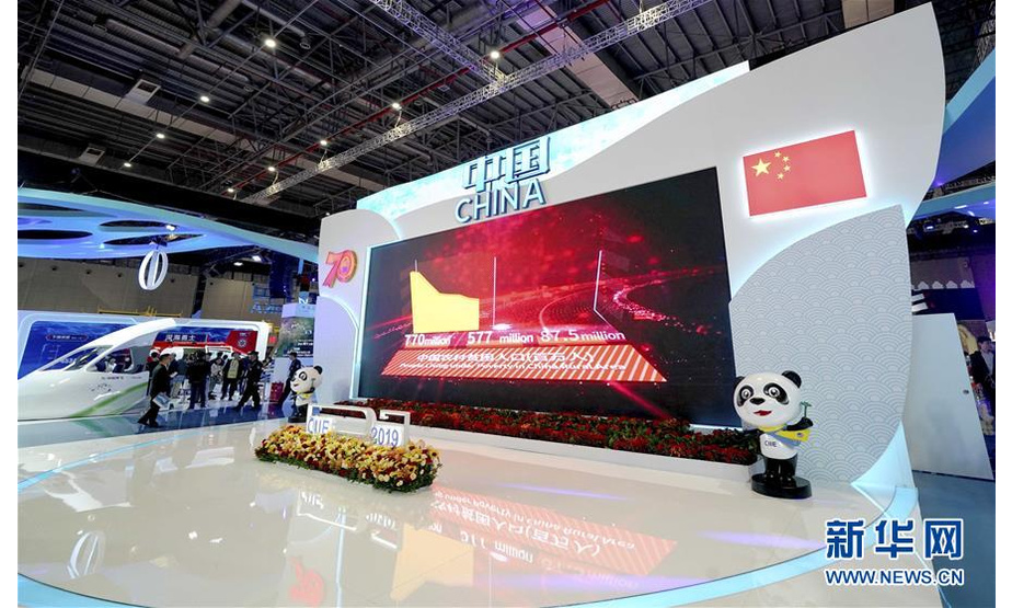 11月5日在上海国家会展中心拍摄的第二届进博会中国馆。 当日，第二届中国国际进口博览会在上海国家会展中心开幕。 新华社记者 陈建力 摄