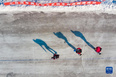 1月12日，滑冰爱好者在七台河市桃山区一处冰场滑冰（无人机照片）。