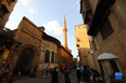 9月11日，人们游览埃及开罗古城穆伊兹街。<br/><br/>　　开罗古城建于公元10世纪，拥有许多古老的清真寺、宣礼塔、古市场和老街，于1979年被列入联合国教科文组织世界文化遗产名录，并获得“千塔之城”的美称。<br/><br/>　　新华社记者隋先凯摄