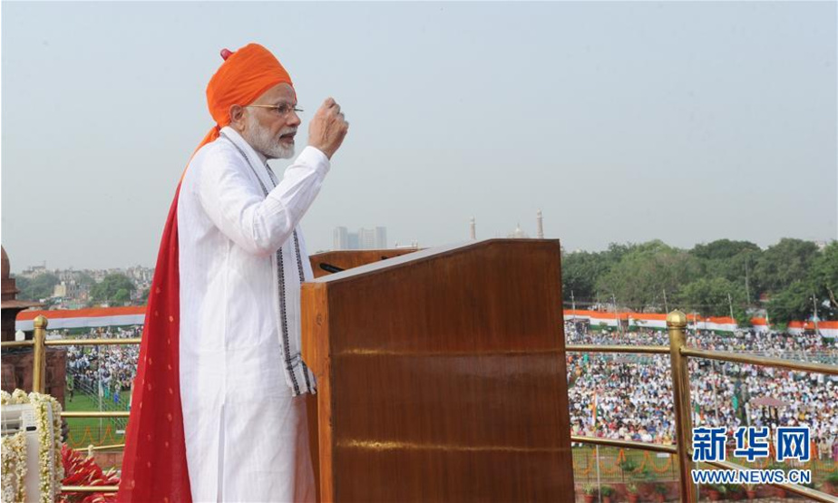 8月15日，在印度首都新德里，印度总理莫迪在独立日庆祝活动上发表演讲。  新华社发（帕塔·萨卡尔摄）