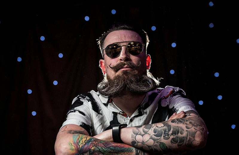 大赛甚至设立了一个“最佳着装”奖，加里•斯温(Gary Swain)获得这一奖项，还有一个为呈旋涡状卷曲的尖胡子设立的“自然风格”奖。