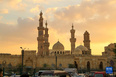 这是9月11日在埃及开罗古城拍摄的夕阳下的爱资哈尔清真寺。<br/><br/>　　开罗古城建于公元10世纪，拥有许多古老的清真寺、宣礼塔、古市场和老街，于1979年被列入联合国教科文组织世界文化遗产名录，并获得“千塔之城”的美称。<br/><br/>　　新华社记者隋先凯摄