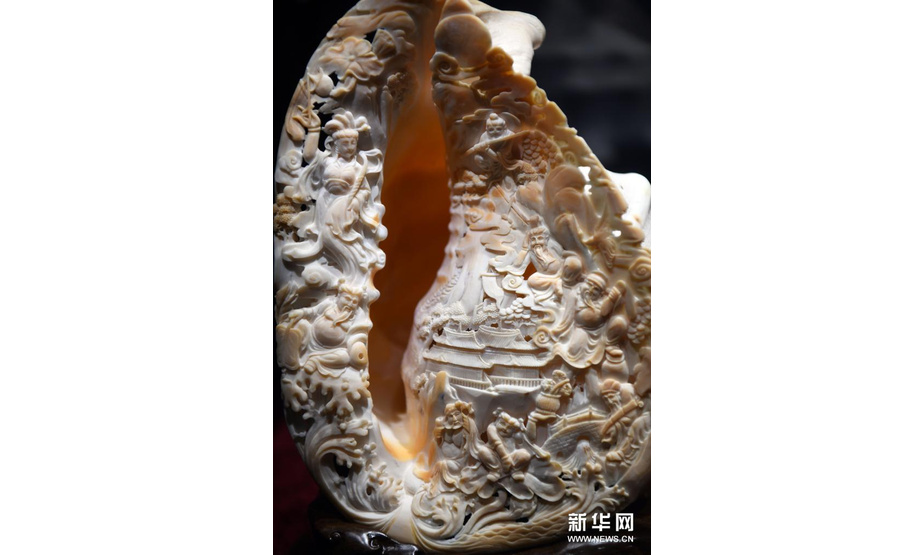这是5月7日在北京恭王府博物馆拍摄的贝雕作品《八仙》。新华社记者 金良快 摄