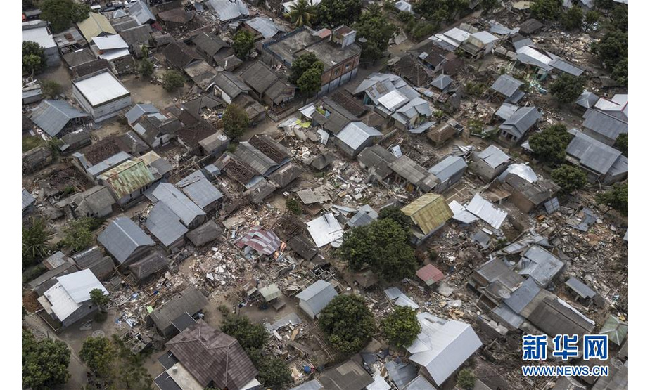 这是8月8日航拍的印度尼西亚龙目岛地震灾区。 新华社记者吕小炜摄