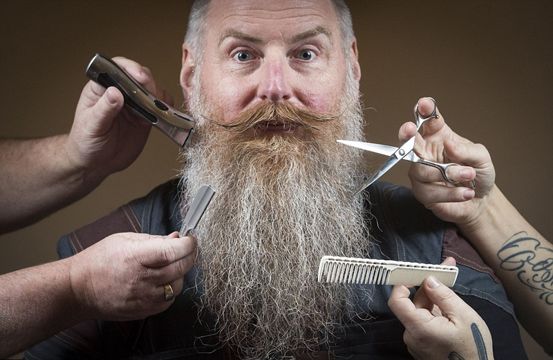  近日，英国约克郡胡须俱乐部举办了当地一年一度的“胡子庆典”，当地的很多男士，无论老少，都在现场亮出自己的胡子，与人们一比长短。