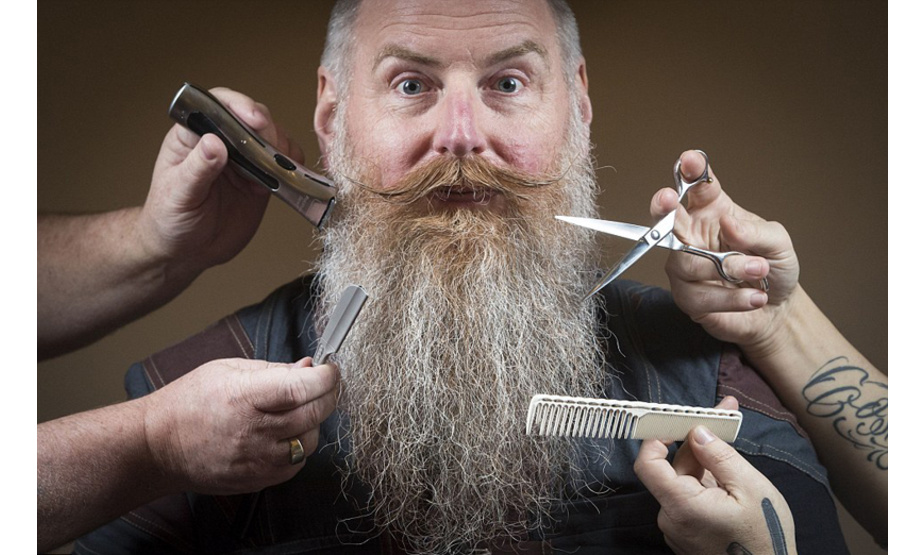  近日，英国约克郡胡须俱乐部举办了当地一年一度的“胡子庆典”，当地的很多男士，无论老少，都在现场亮出自己的胡子，与人们一比长短。
