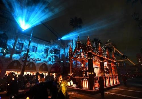 光雕投影装点日本环球影城:360度融入电影世界