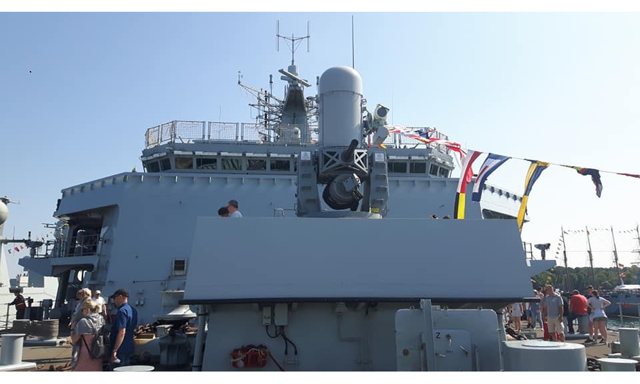 日前，英国海军旗舰海神之子号两栖船坞登陆舰进行了开放展示，该舰的不少结构也展示在公众面前。