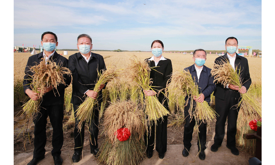 9月22日下午，黑龙江北大荒农业股份有限公司为庆祝中国农民丰收节，在乌苏里江畔的八五九分公司举办了以“庆丰收·迎盛会”为主题的2022年丰收节。