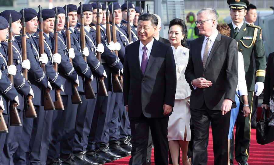 习近平抵达柏林开始对德意志联邦共和国进行国事访问