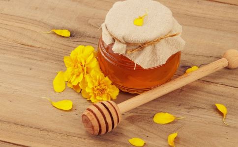 早上喝杯蜂蜜水好处不少 但7件事不得不注意