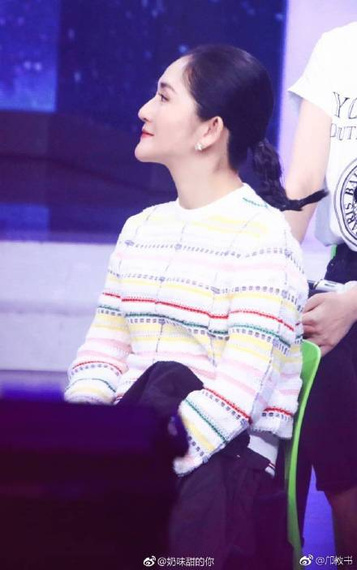 辣妈谢娜产后复出路透图曝光 脸庞圆润四肢仍