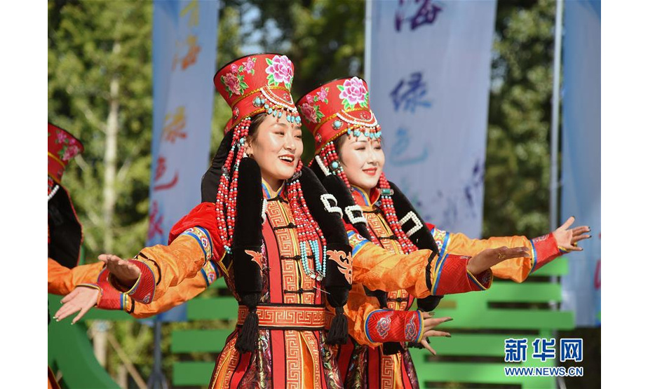 9月1日，演员在“青海日”活动上表演。 当日，2019年中国北京世界园艺博览会“青海日”活动在北京世园会园区举行。 新华社发（任超摄）