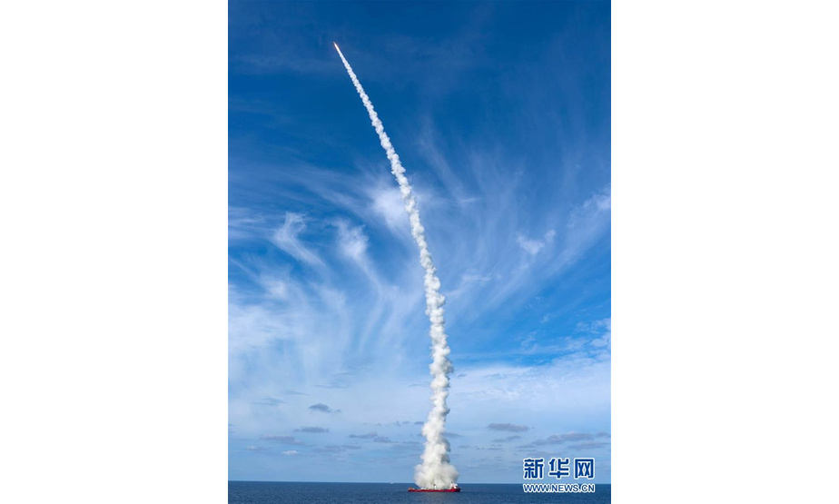 9月15日9时23分，我国在黄海海域用长征十一号海射运载火箭，采取“一箭九星”方式将“吉林一号”高分03-1组卫星送入预定轨道，发射获得圆满成功。 新华社记者 才扬 摄