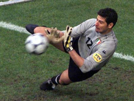 【推荐】足坛最贵十二门神! 第一毫无悬念